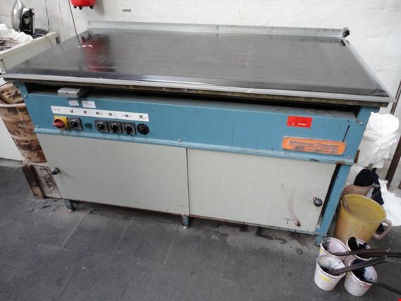 Used Zimmer Mini MDF 536 laboratory flake table for Sale (Auction Premium) | NetBid Industrial Auctions