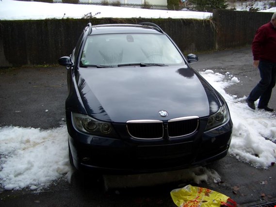 Used BMW 320 i  Touring passenger car for Sale (Auction Premium) | NetBid Industrial Auctions