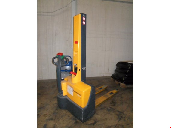 Used Jungheinrich EMC 110 electronical high-lift hand truck for Sale (Auction Premium) | NetBid Industrial Auctions