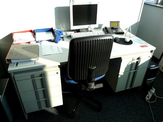 Used desk for Sale (Auction Premium) | NetBid Industrial Auctions