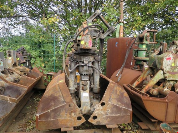 Used Liebherr hydraulic 2-shell rotary gripper for Sale (Auction Premium) | NetBid Industrial Auctions