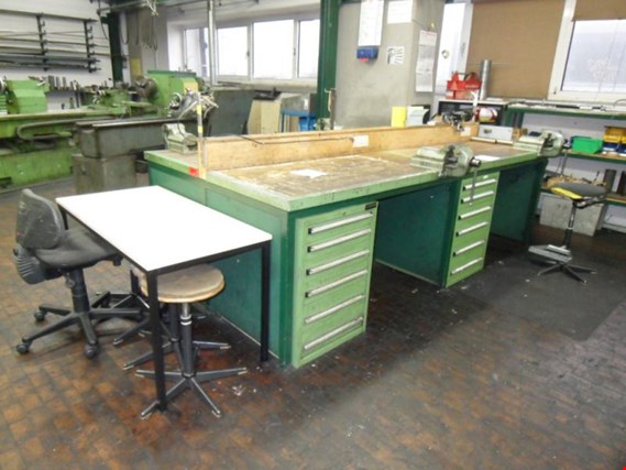 Used 4-person-group workbench for Sale (Auction Premium) | NetBid Industrial Auctions