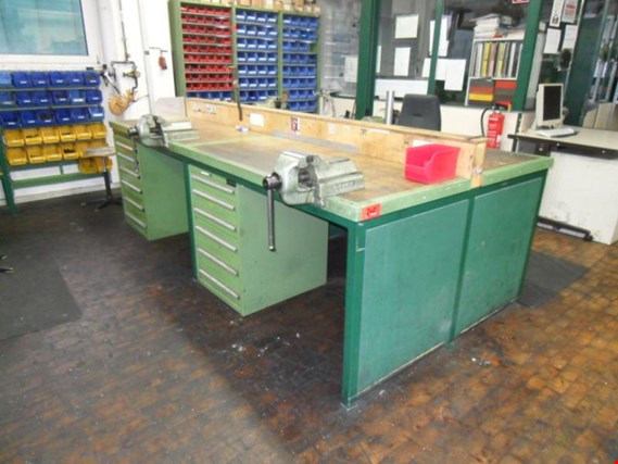 Used 4-person-group workbench for Sale (Auction Premium) | NetBid Industrial Auctions