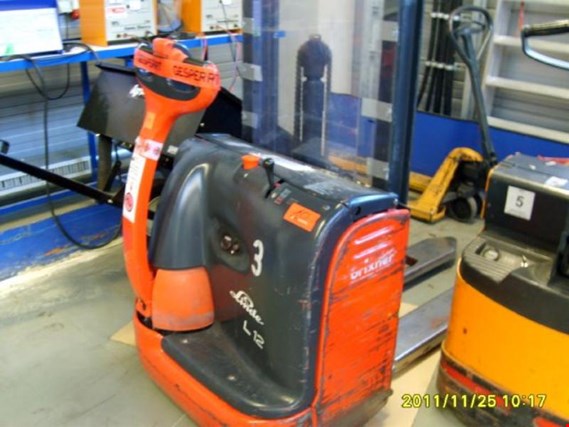 Used Linde L 12 Elektro-Hochhubwagen for Sale (Auction Premium) | NetBid Industrial Auctions
