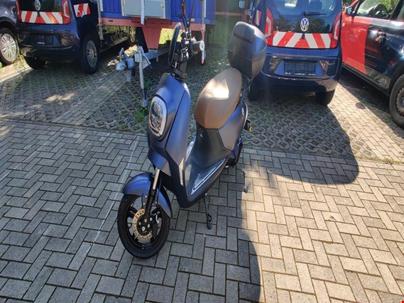 Used Vässla V2 E-scooter for Sale (Auction Premium) | NetBid Industrial Auctions