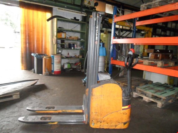 Used Still EGV14 electrical high-lift hand truck for Sale (Auction Premium) | NetBid Industrial Auctions