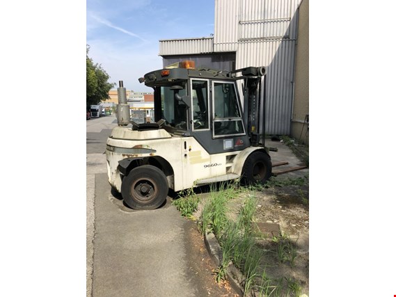 Used DanTruck 9000 Diesel forklift truck/ defective - not ready to drive for Sale (Auction Premium) | NetBid Industrial Auctions