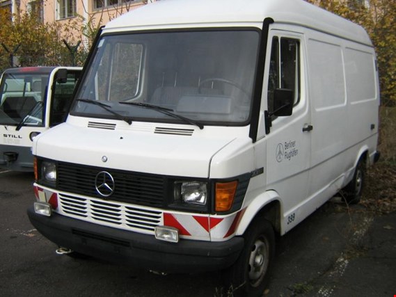 Used Mercedes - Benz 208 D  box truck Mercedes 208 D for Sale (Auction Premium) | NetBid Industrial Auctions