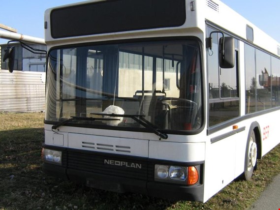Used Neoplan-Auwärter N 4014 NF  Motor bus for Sale (Auction Premium) | NetBid Industrial Auctions