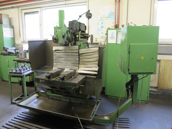 Used Hermle UWF851 universal milling machine for Sale (Auction Premium) | NetBid Industrial Auctions