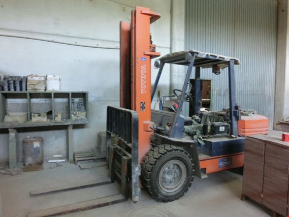 Used Toyota 02-5 FD 45 Diesel fork lift for Sale (Trading Premium) | NetBid Industrial Auctions