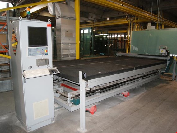 Used Lisec BSK-37/26 tilting compact cutting machine for Sale (Trading Premium) | NetBid Industrial Auctions
