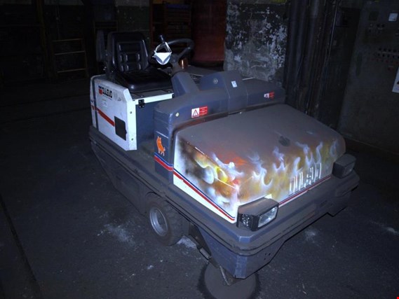 Used Dulevo 10085 Ride-on floor sweeper for Sale (Auction Premium) | NetBid Industrial Auctions