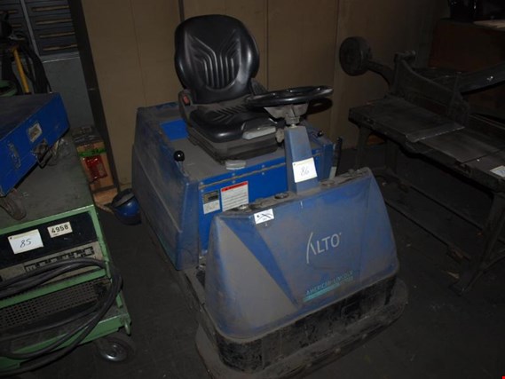 Used Alto 675-100 Ride-on floor sweeper for Sale (Auction Premium) | NetBid Industrial Auctions
