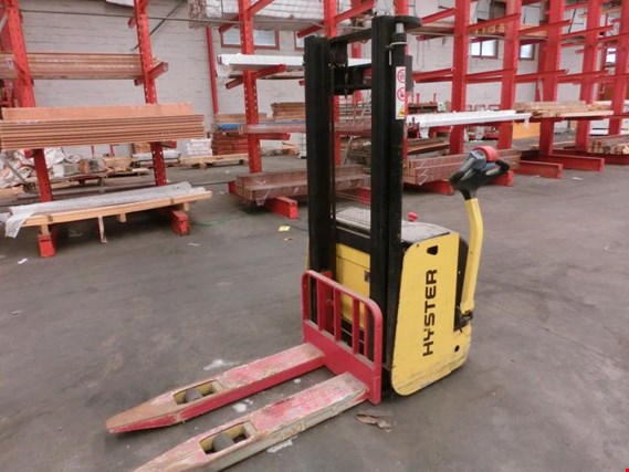 Used Hyster 1.2-28 hand-guided electr. lift truck for Sale (Auction Premium) | NetBid Industrial Auctions