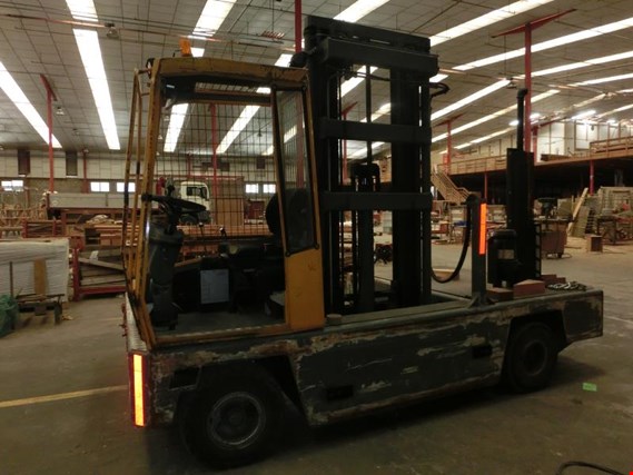 Used Baumann HX 40/16/66 TR side loading truck (324) for Sale (Auction Premium) | NetBid Industrial Auctions