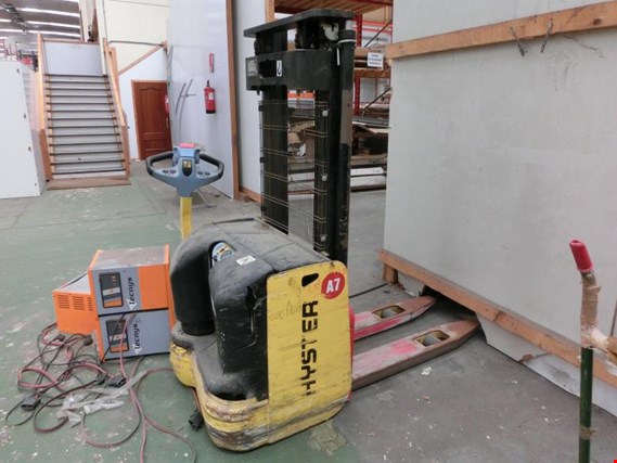 Used Hyster S1.2-28 hand-guided electr. lift truck (258) for Sale (Auction Premium) | NetBid Industrial Auctions