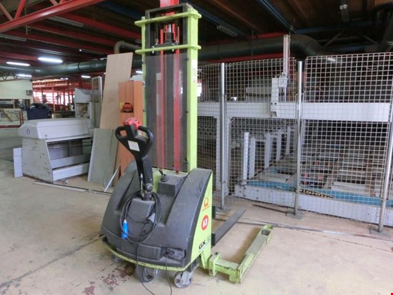 Used Pramac GX 12/35 Straddle hand-guided electr. lift truck (36) for Sale (Auction Premium) | NetBid Industrial Auctions