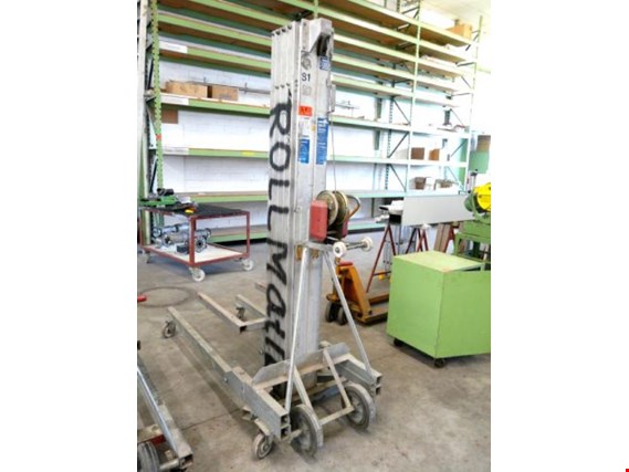 Used Böcker LM 750 Lastenlift for Sale (Auction Premium) | NetBid Industrial Auctions