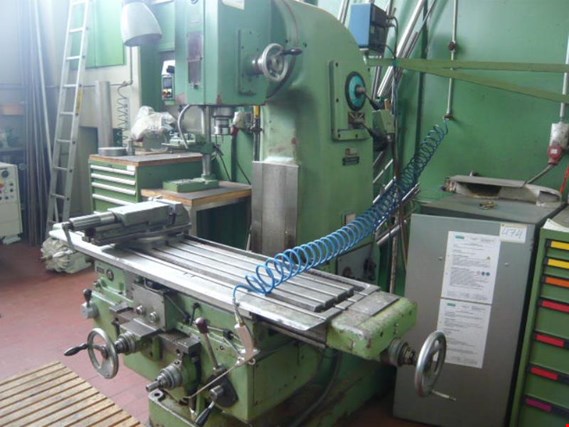 Used Olomouc FA3A-V Universal milling machine for Sale (Auction Premium) | NetBid Industrial Auctions