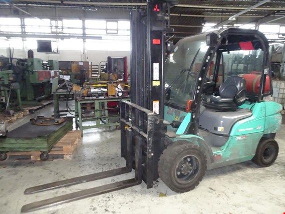 Used Mitsubishi FG 30 N gas-powered forklift truck for Sale (Auction Premium) | NetBid Industrial Auctions
