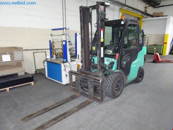 Used Mitsubishi FG 30 N gas-powered forklift truck for Sale (Trading Premium) | NetBid Industrial Auctions