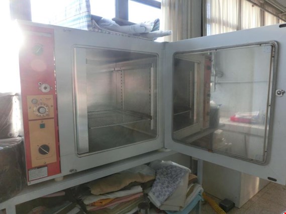 Used Hereos UT5050E heating oven for Sale (Auction Premium) | NetBid Industrial Auctions
