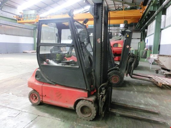 Used Linde E 20 P-02 electric fork lift truck for Sale (Auction Premium) | NetBid Industrial Auctions