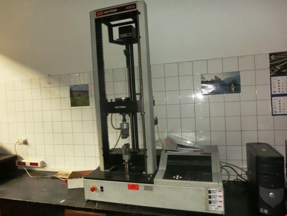 Instron 4302 máquina de ensayo para la resistencia a la rotura (Auction Premium) | NetBid España