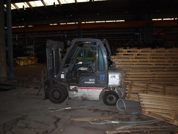 Used Nissan UGD 02A30P0 gas driven forklift truck for Sale (Auction Premium) | NetBid Industrial Auctions
