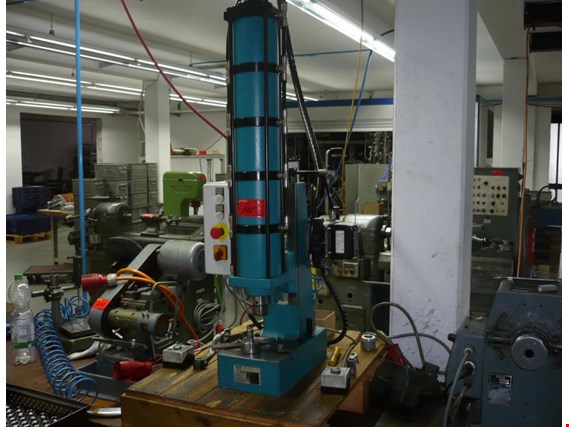 Used Mäder DA 3400-80-130 Pneumatic press for Sale (Trading Premium) | NetBid Industrial Auctions