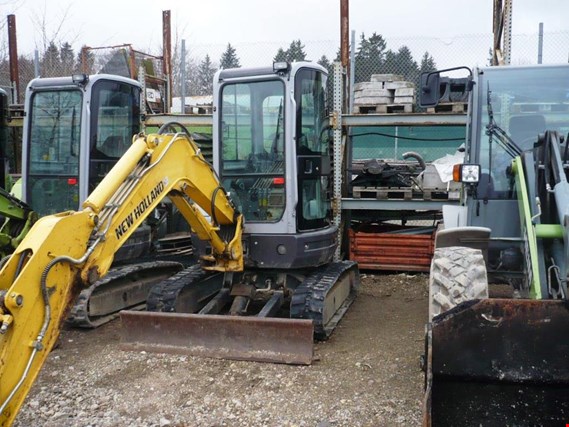 Used New Holland Kobelco E39BSR small excavator for Sale (Auction Premium) | NetBid Industrial Auctions