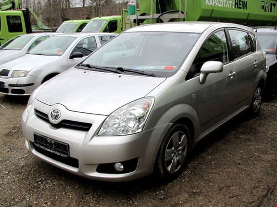 Used Toyota Corola Verso (R1) multiporpose vehicule for Sale (Auction Premium) | NetBid Industrial Auctions