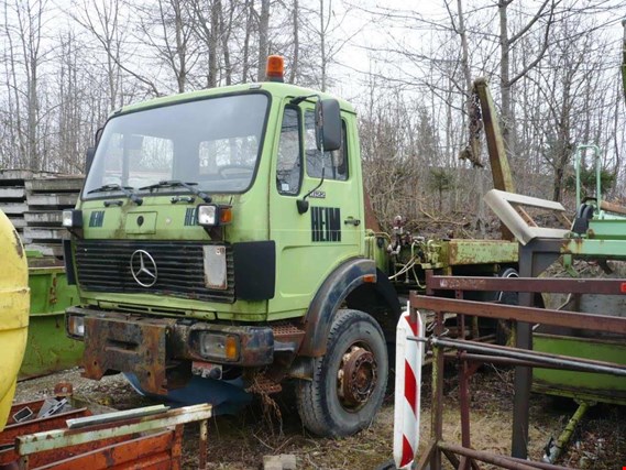 Used Daimler Benz 1622AK truck skip loader for Sale (Auction Premium) | NetBid Industrial Auctions