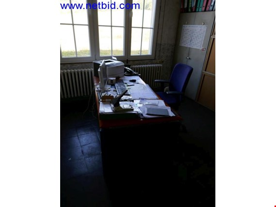 Used Wooden desk for Sale (Trading Premium) | NetBid Industrial Auctions