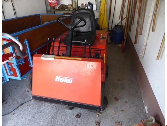 Used Hako Jonas 950V Floor sweeper for Sale (Auction Premium) | NetBid Industrial Auctions
