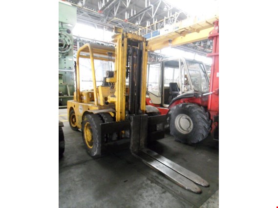 Used OM DI 65 Diesel-powered forklift truck for Sale (Online Auction) | NetBid Industrial Auctions