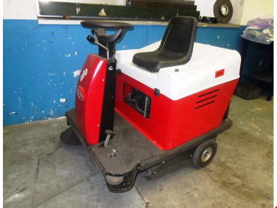 Used RCM Atom H ride-on sweeping machine for Sale (Auction Premium) | NetBid Industrial Auctions