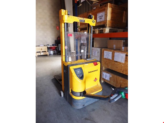 Used Jungheinrich AD02 High lifter for Sale (Auction Premium) | NetBid Industrial Auctions