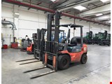 Toyota 02-7FGF30 gas-powered forklift truck