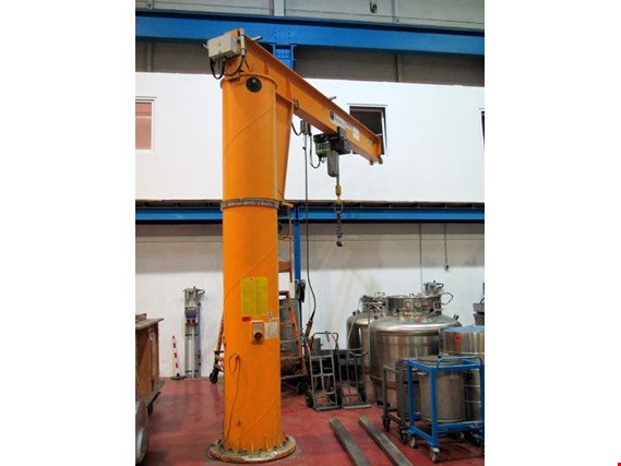 Used Bianco pillar-mounted slewing crane for Sale (Auction Premium) | NetBid Industrial Auctions