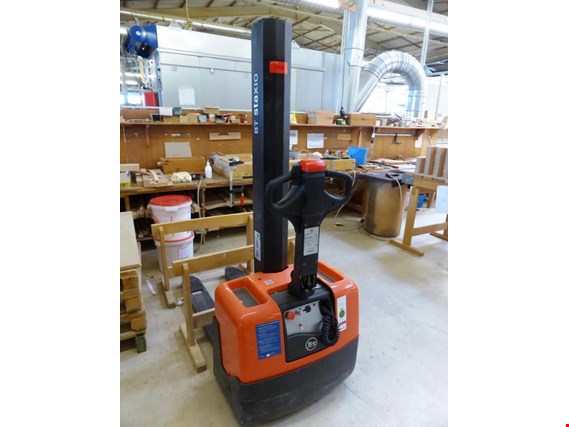Used BT HWE100 Electric pallet truck for Sale (Auction Premium) | NetBid Industrial Auctions