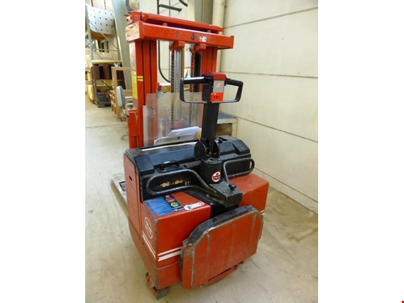 Used BT LSF1250E/10 Electric stand-on pallet truck for Sale (Auction Premium) | NetBid Industrial Auctions