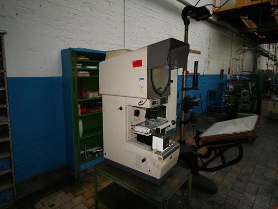 Used Mitutoyo PJ300 profile projector for Sale (Trading Premium) | NetBid Industrial Auctions