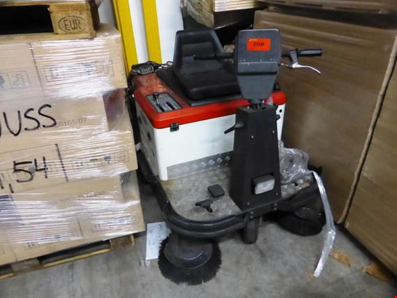 Used Ride-on sweeper for Sale (Auction Premium) | NetBid Industrial Auctions