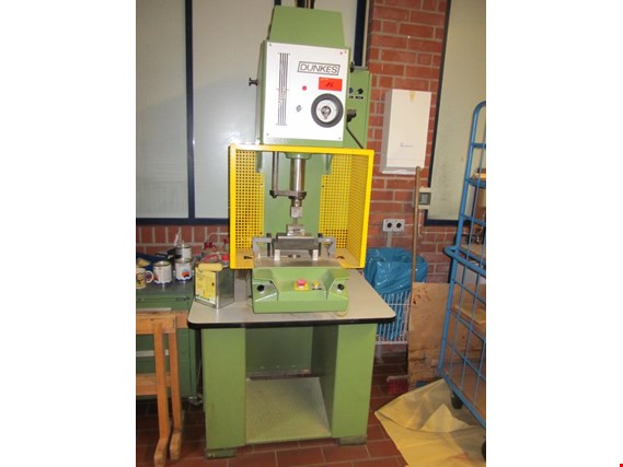 Used Dunkes HZT10 Single-column hydraulic press for Sale (Auction Premium) | NetBid Industrial Auctions