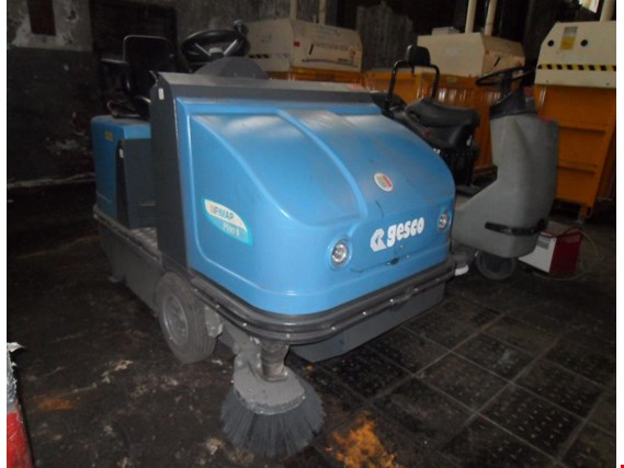 Used FIMAP FS 90 B ride-on sweeping machine for Sale (Auction Premium) | NetBid Industrial Auctions