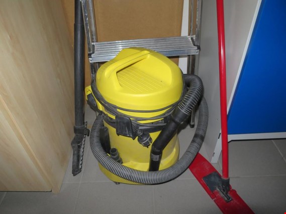 Used Kärcher WD 3.200 industrial vacuum cleaner for Sale (Auction Premium) | NetBid Industrial Auctions