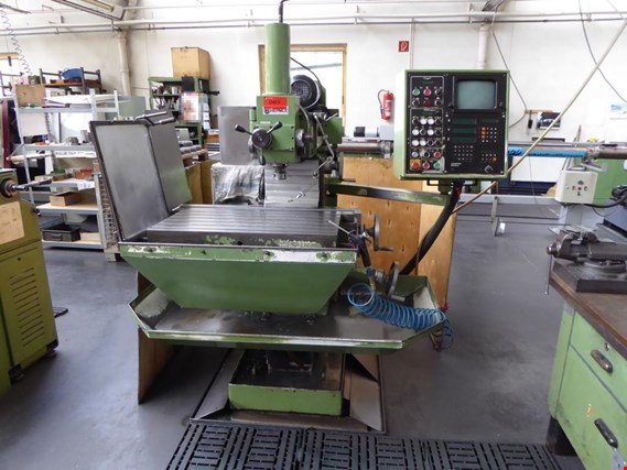 Used Hermle UWF 801 universal milling machine for Sale (Auction Premium) | NetBid Industrial Auctions