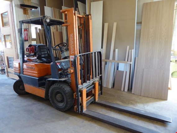Used Toyota 42-5P025 Gas forklift truck for Sale (Auction Premium) | NetBid Industrial Auctions